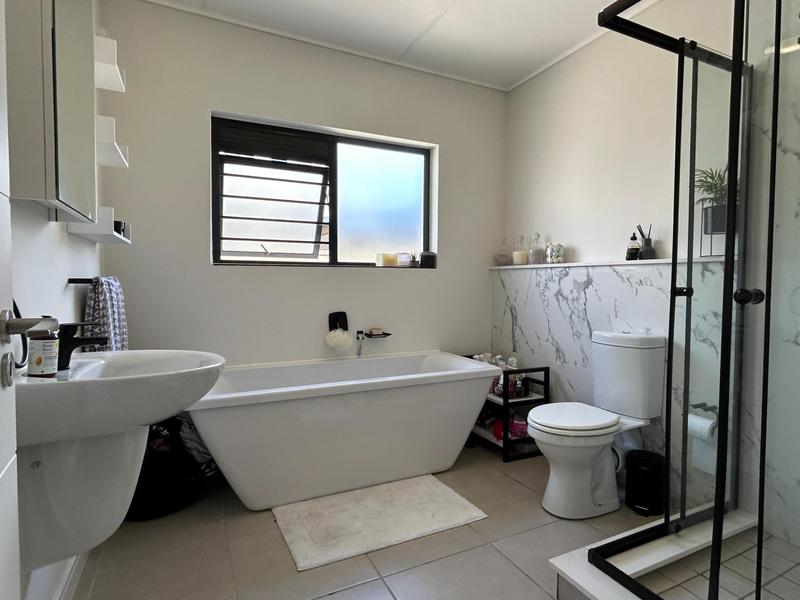 To Let 3 Bedroom Property for Rent in Sandown Western Cape